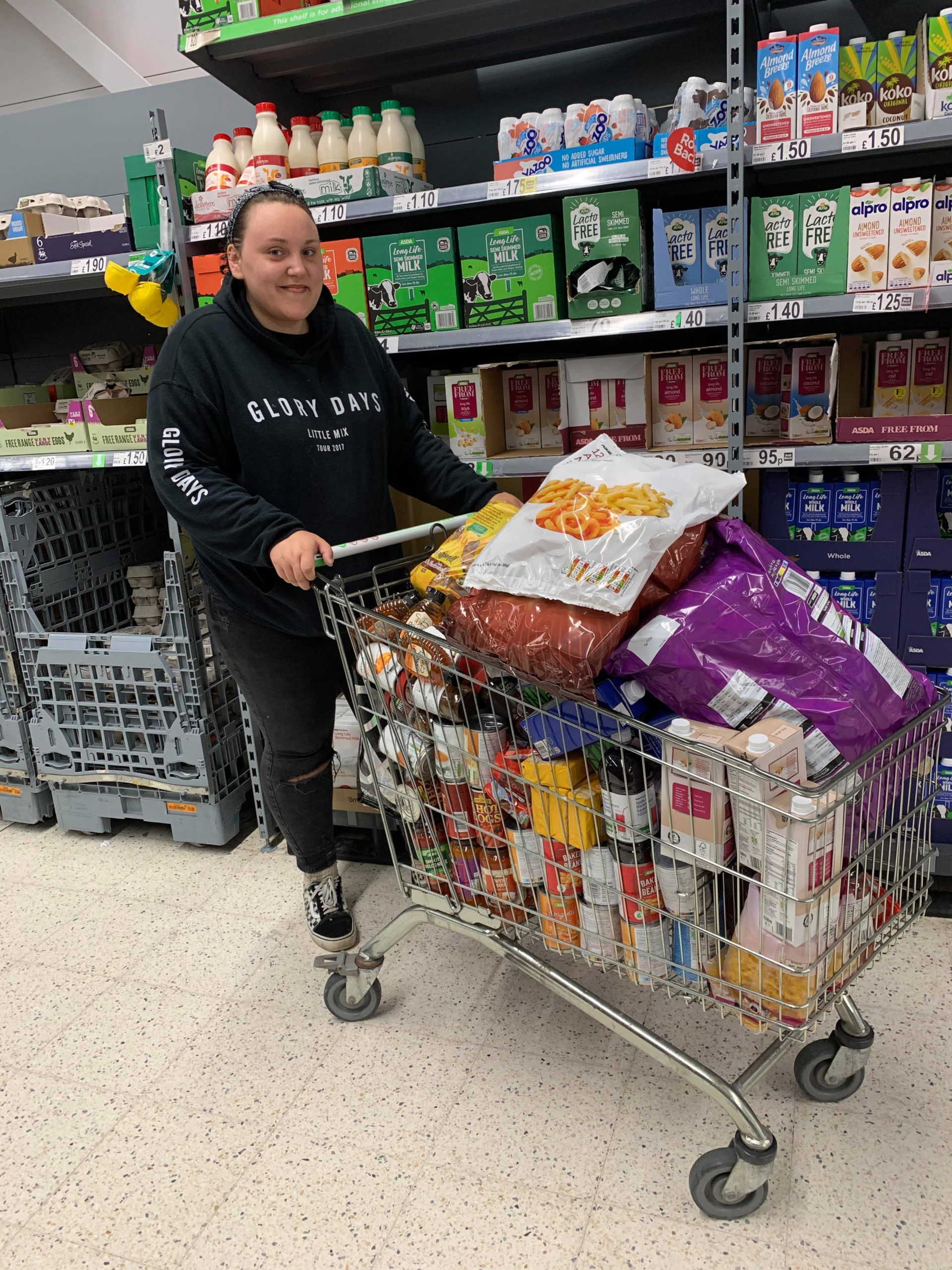 NEWS | Leahpaige donates £128 worth of food to Hereford Food Bank