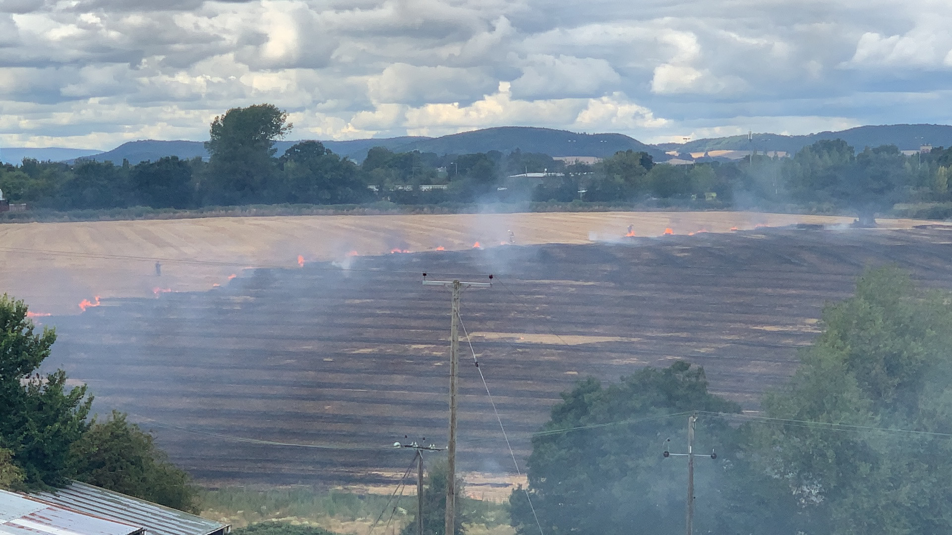 NEWS | Fire crews battle hedgerow fire near Hereford