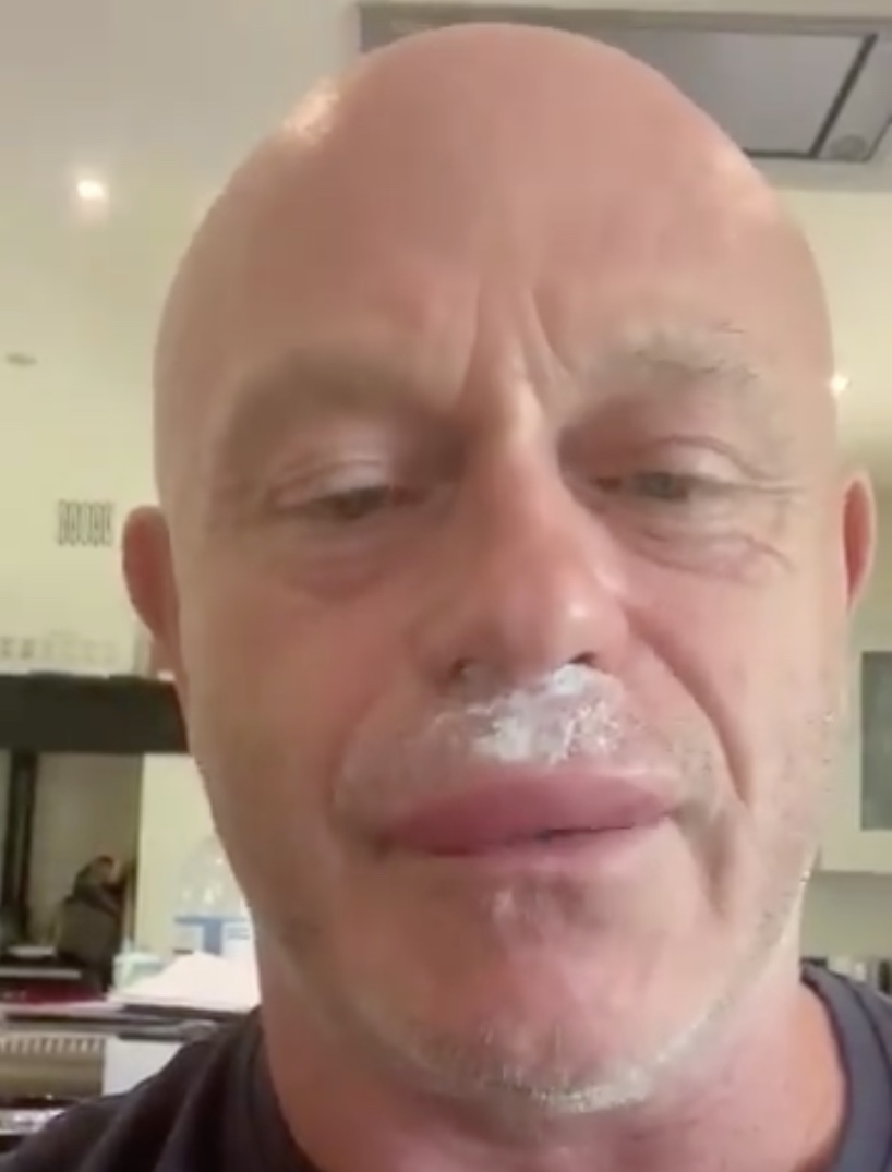 NEWS | Ross Kemp shares video after wasp attack