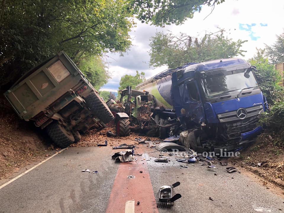 ROADS | Lorry and Tractor collide on the A449