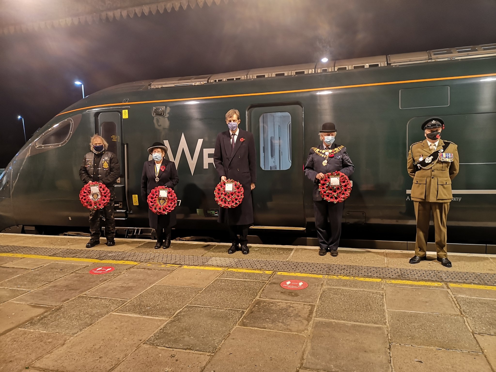 NEWS | #PoppiesToPaddington – Poppy wreaths from Hereford head to London War Memorial