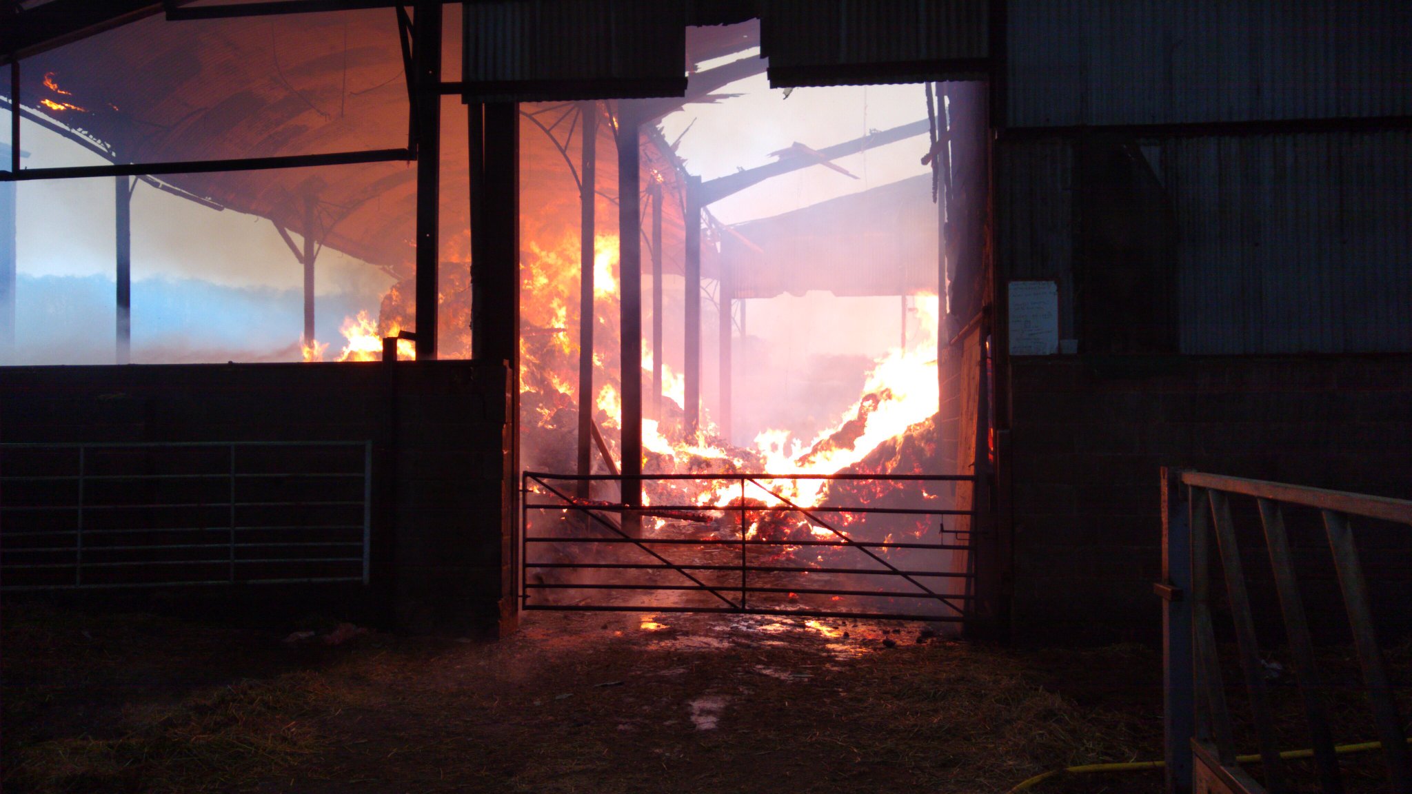 NEWS | Twelve appliances attended barn fire at Kings Pyon near Hereford