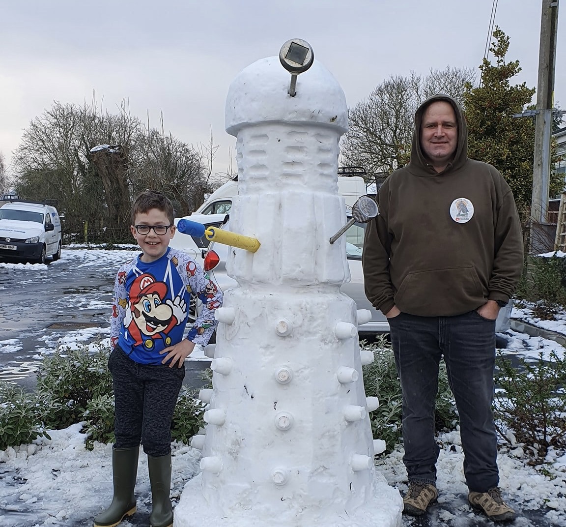 NEWS | Dalek snow sculpture in Kingsland goes viral!