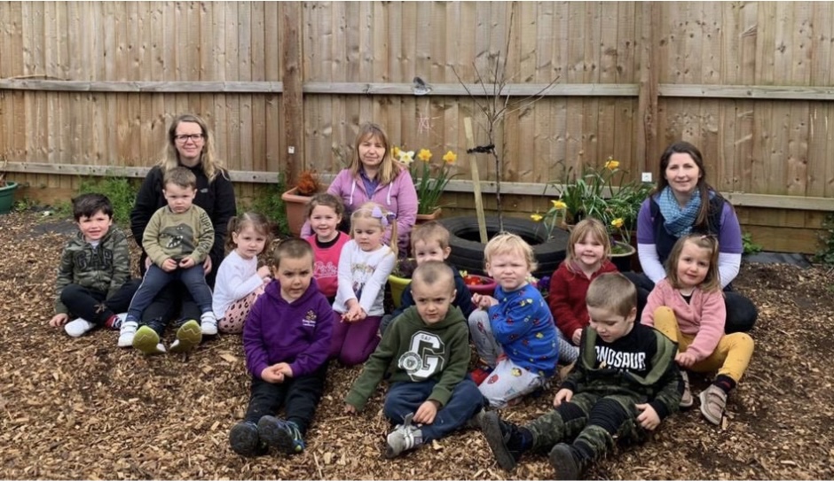 NEWS | Tree planted by nursery children to remember lives lost during pandemic