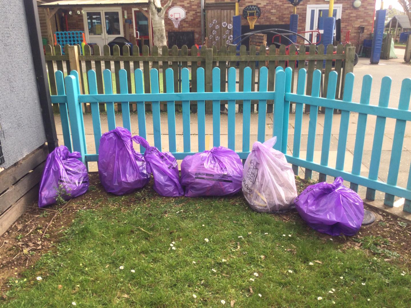 NEWS | Children show pride in their school by collecting litter