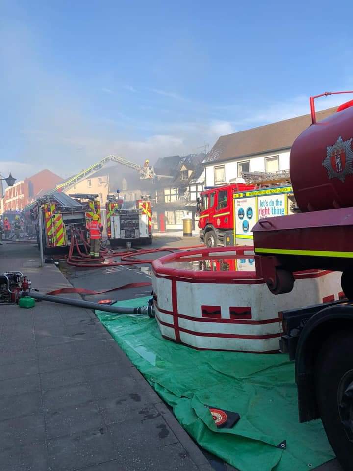 NEWS | Fire crews from Herefordshire and Worcestershire called to pub fire in Warwickshire