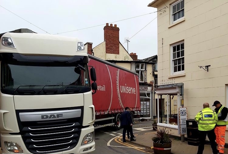NEWS | Lorry hits building in Herefordshire