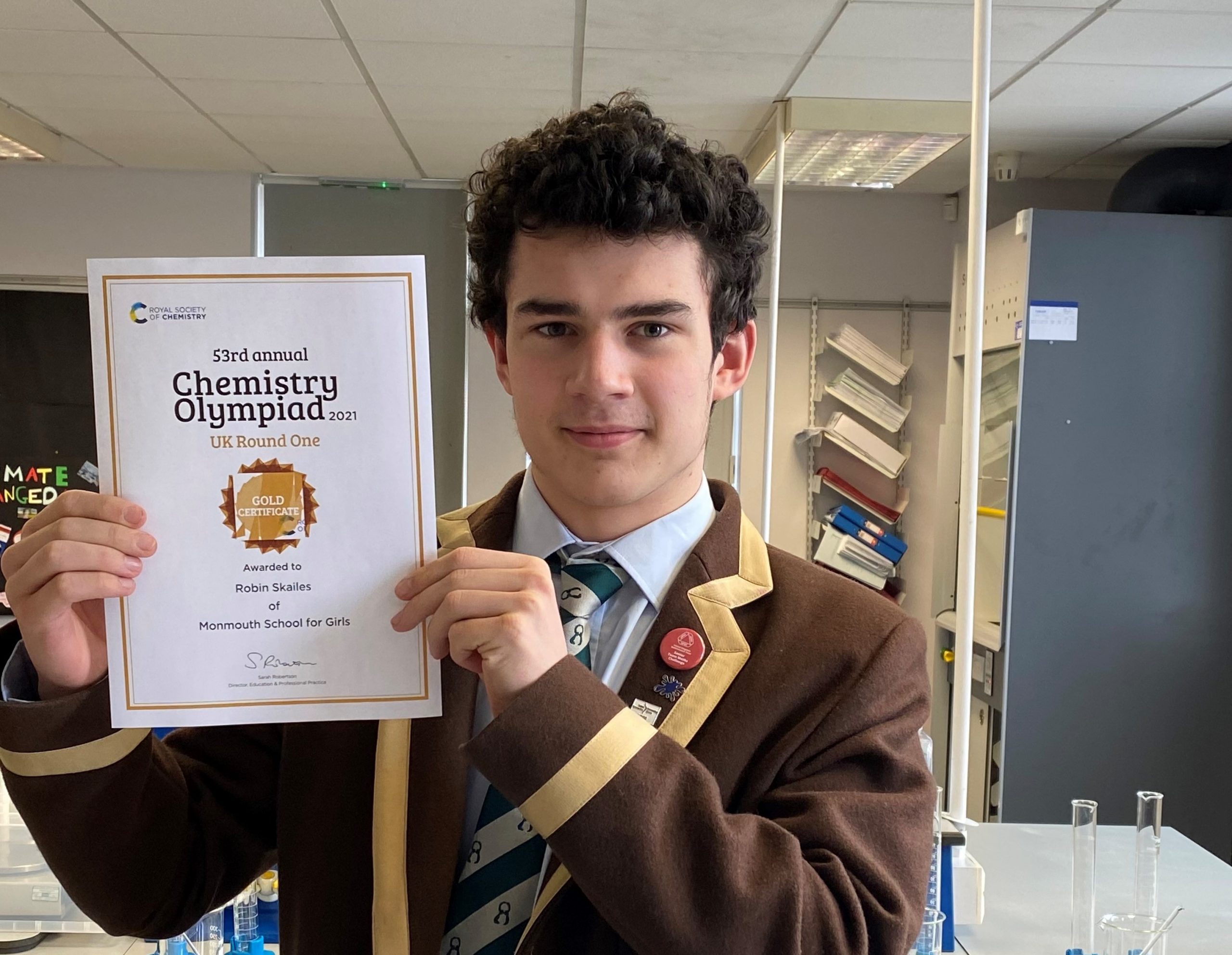 NEWS | Herefordshire teenager scoops gold award in national Chemistry competition