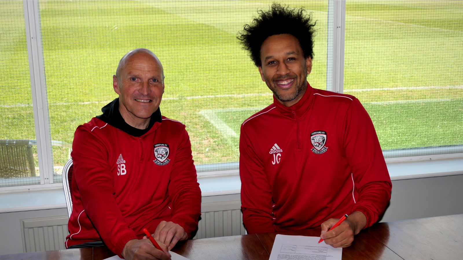 FOOTBALL | Gowling and Burr sign two-year deals with the Bulls