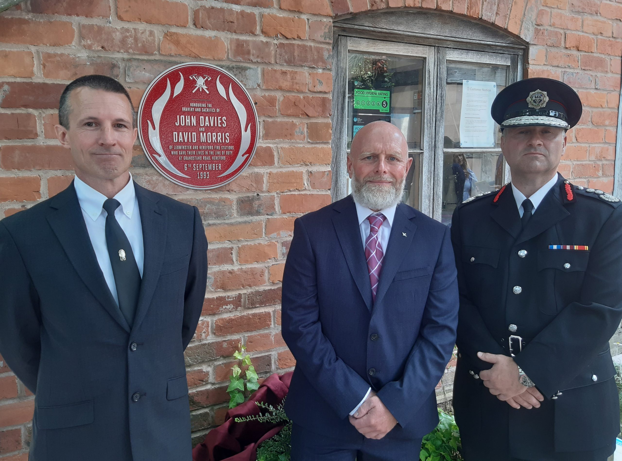NEWS | Firefighters who made the ultimate sacrifice in Sun Valley fire in 1993 honoured with Red Plaque