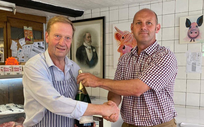 NEWS | Rothmans Champagne bottle that was stolen in a burglary has been anonymously returned to Kington Cricket Club