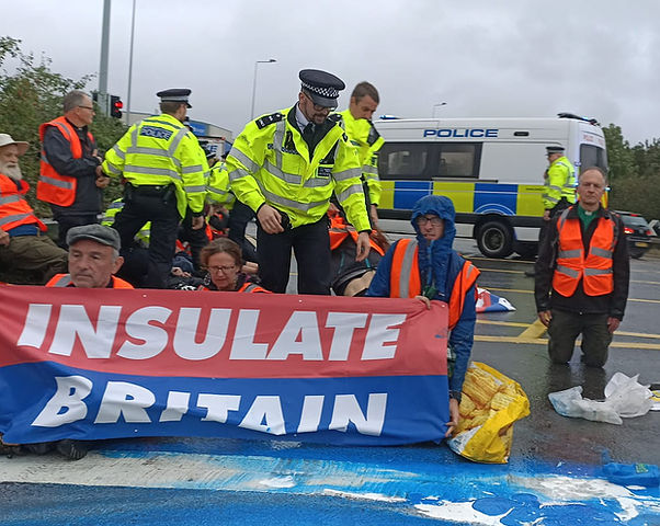 UK NEWS | Arrests made as M25 blocked by climate protesters this morning