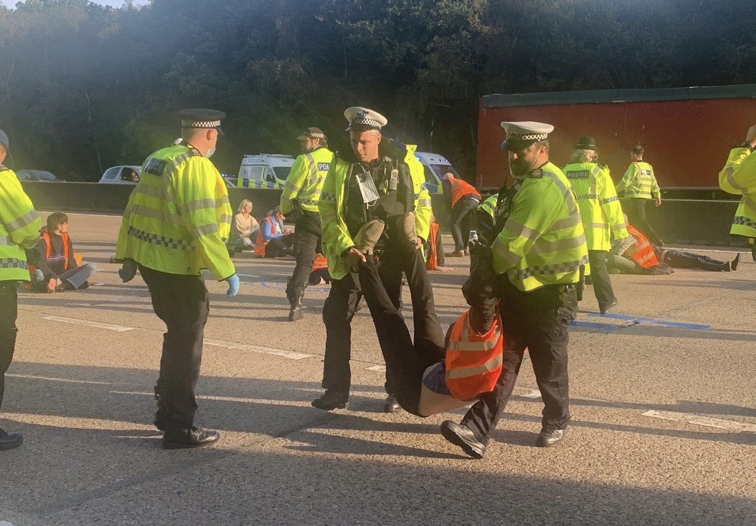 NEWS | Police arrest 23 climate protesters as M25 blocked once again this morning