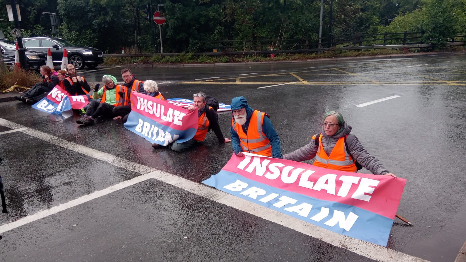 NEWS | Insulate Britain Protesters have blocked sections of the M1 & M4 this morning