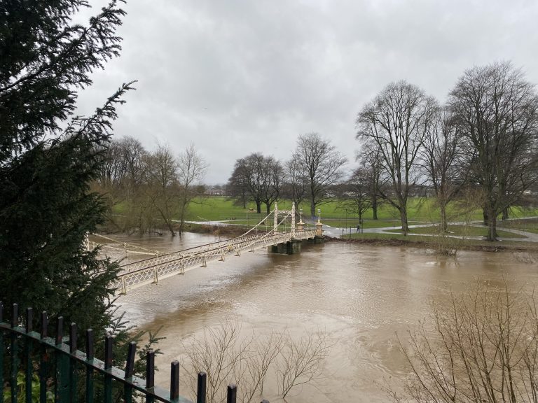 NEWS | Risk of flooding as heavy rain and strong winds move in from the west