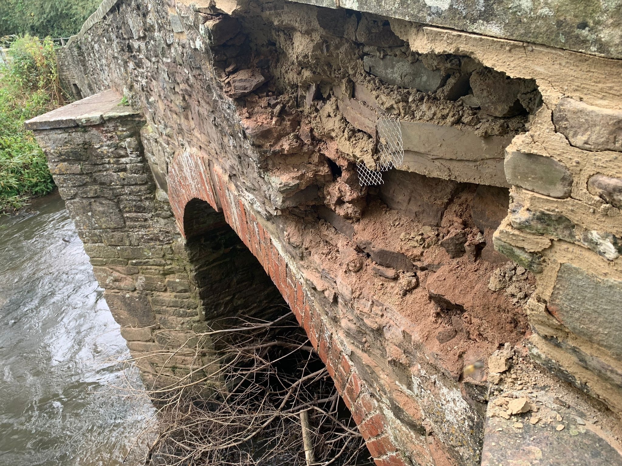 NEWS | Motorists and residents warned not to cross bridge in Herefordshire until its repaired
