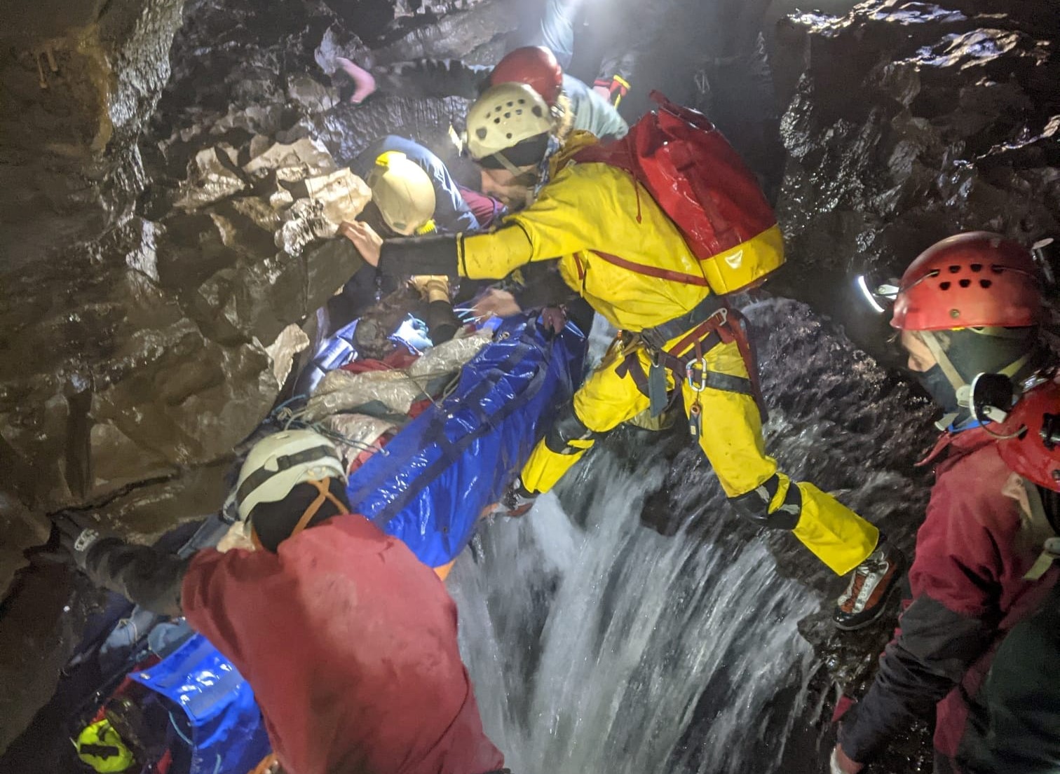 NEWS | Dramatic photos show moment man was rescued from cave in South Wales