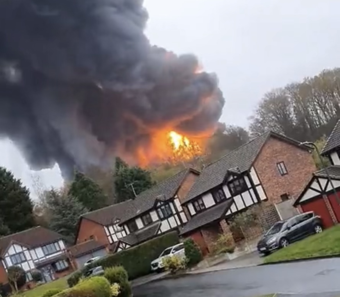 NEWS | Fire crews from Herefordshire called to major fire in Worcestershire this lunchtime