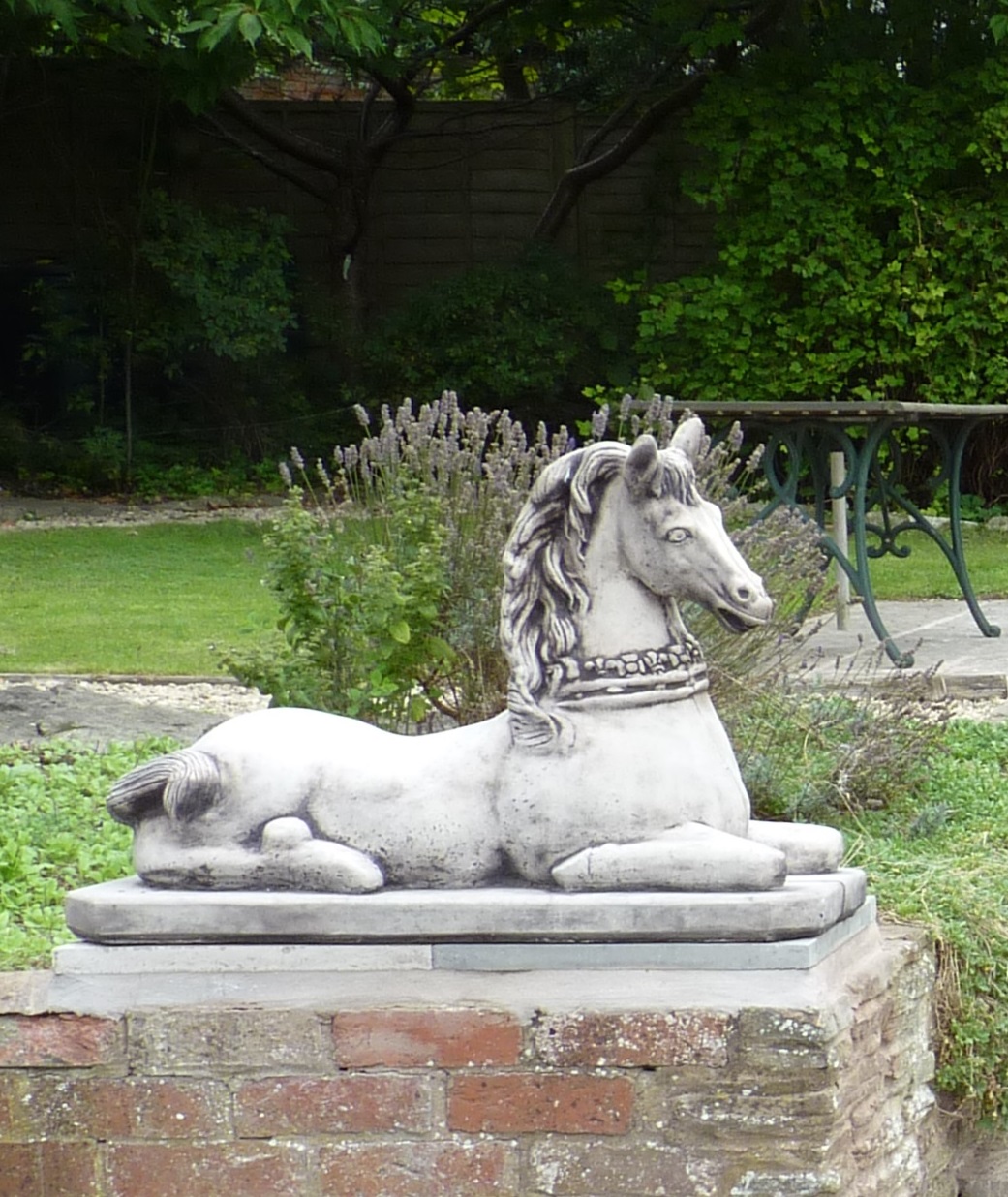 NEWS | Can you help police recover these statues that were stolen in Herefordshire?