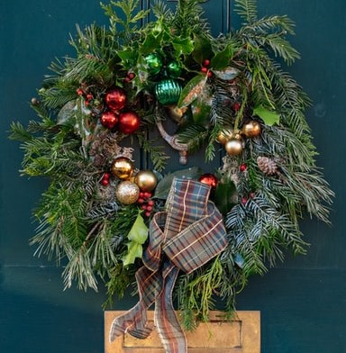 NEWS | Reports of Christmas  Wreaths being stolen from properties in Hereford yesterday evening