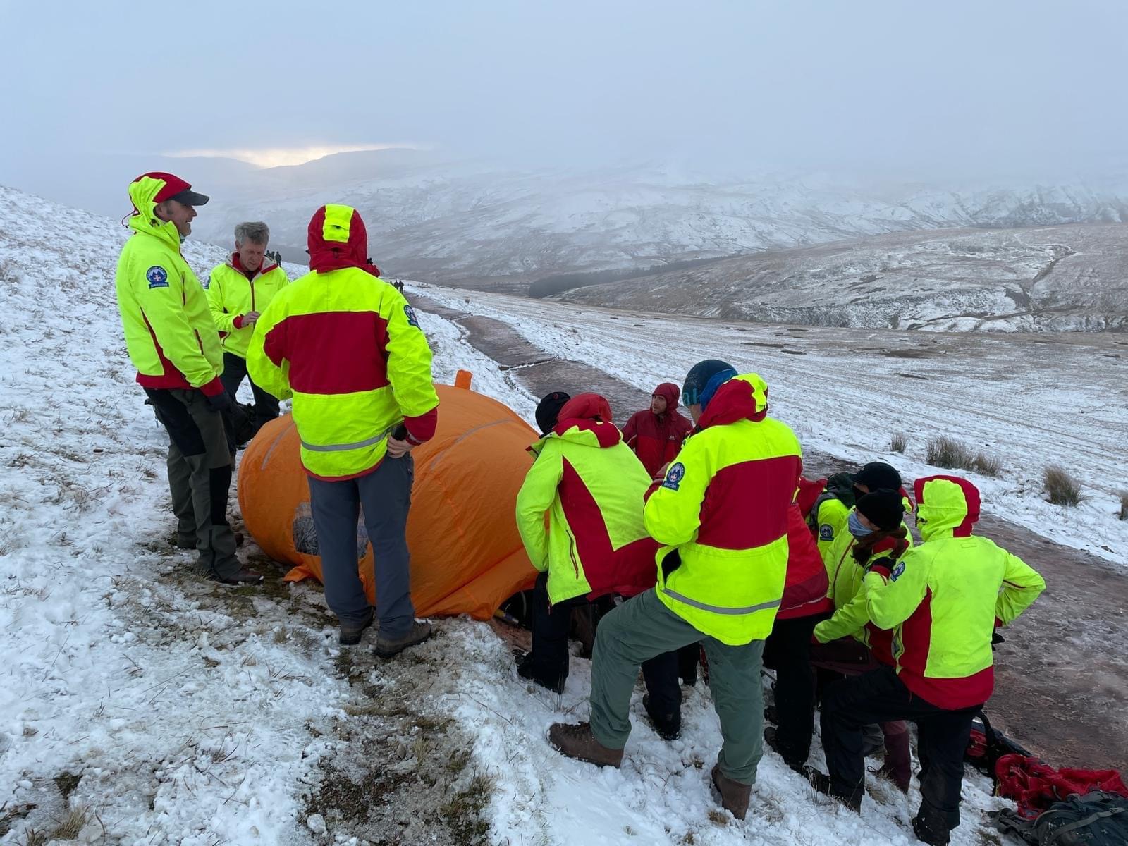 NEWS | Lady suffers nasty injury on Pen y Fan as snowfall leads to difficult conditions