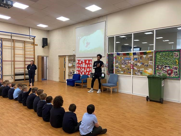 COMMUNITY | Bulls manager Josh Gowling visits Kingstone Primary School and hands out electronic tablets