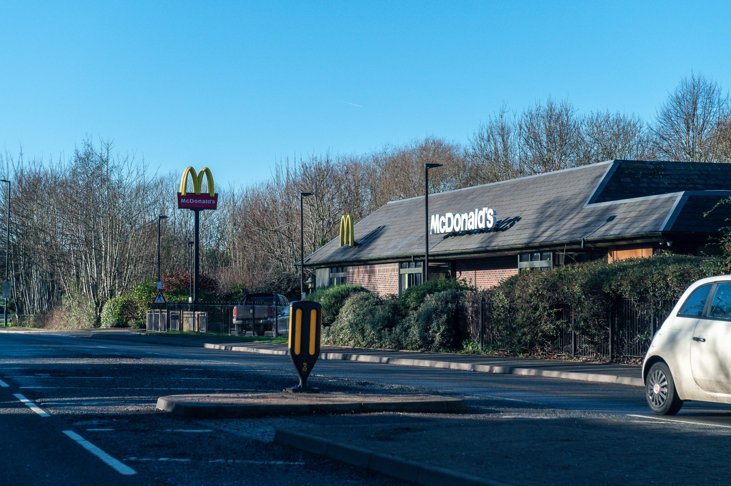 NEWS | The law around using your mobile phone while queueing at a Drive-Thru restaurant will change next month – MORE DETAILS