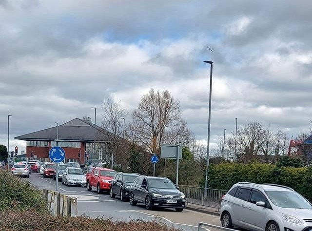 NEWS | Delays on Eign Street and Whitecross Road as drivers queue for fuel at Sainsbury’s this afternoon