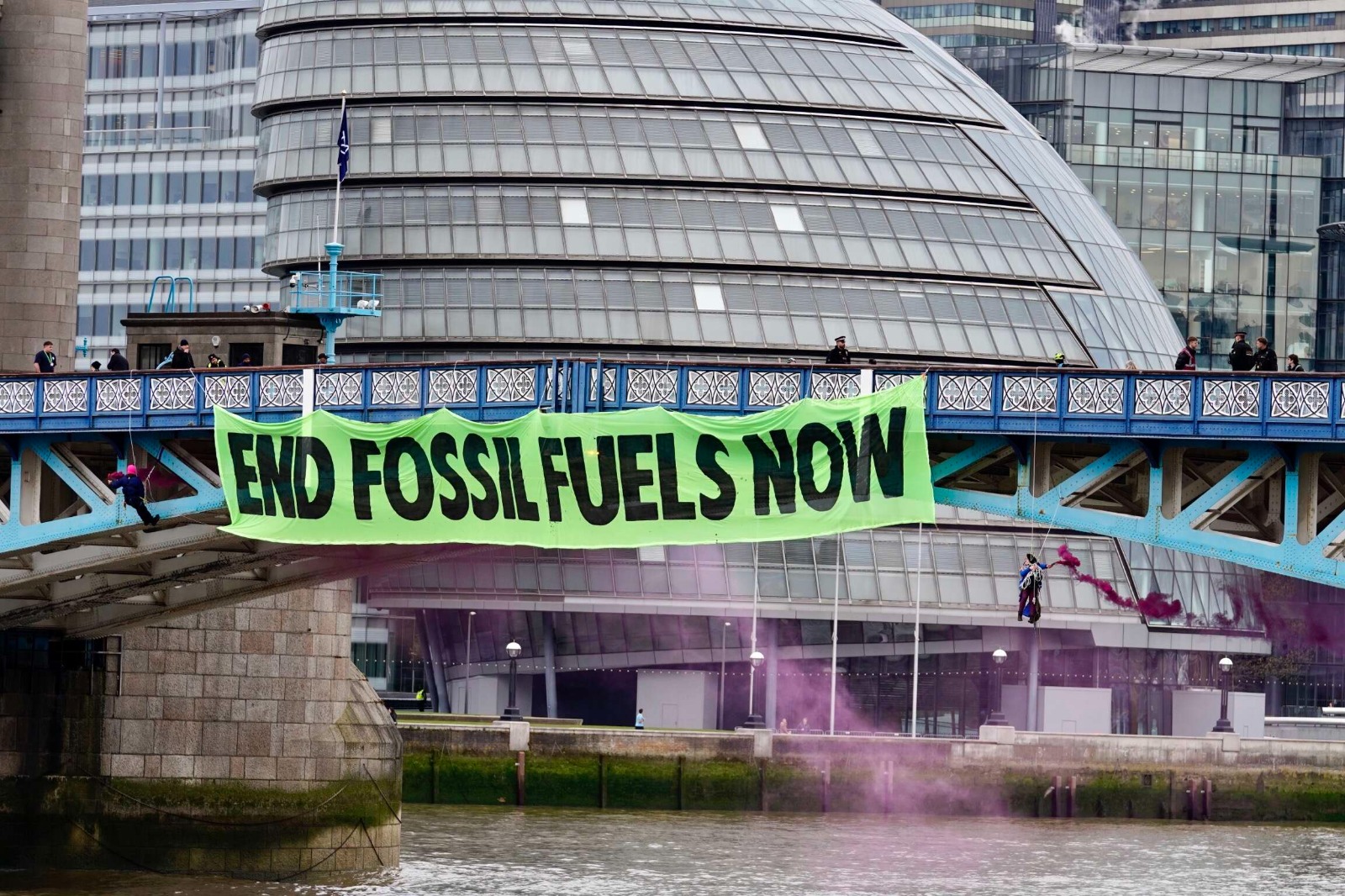 NEWS | Tower Bridge in London closed as Extinction Rebellion protesters close gateway to the City of London