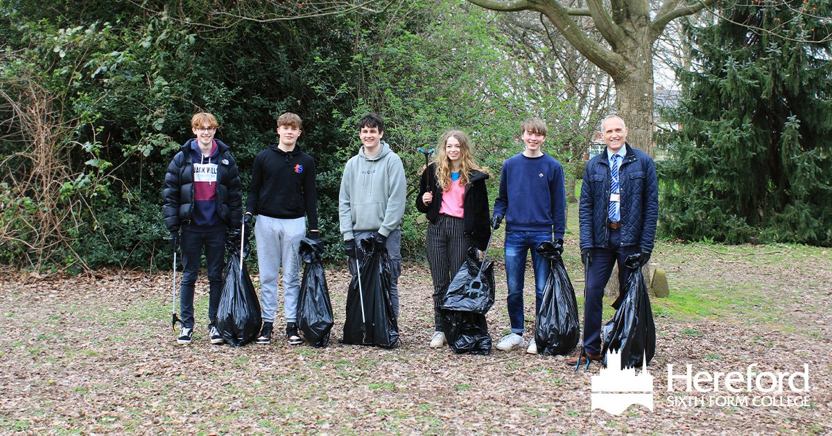NEWS | Student volunteers from Hereford Sixth Form College show community spirit to tackle the litter problem in Churchill gardens