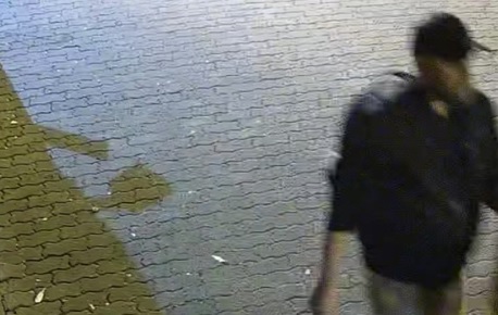 NEWS | Do you recognise this man? Police want to speak to him after theft from a homeless man