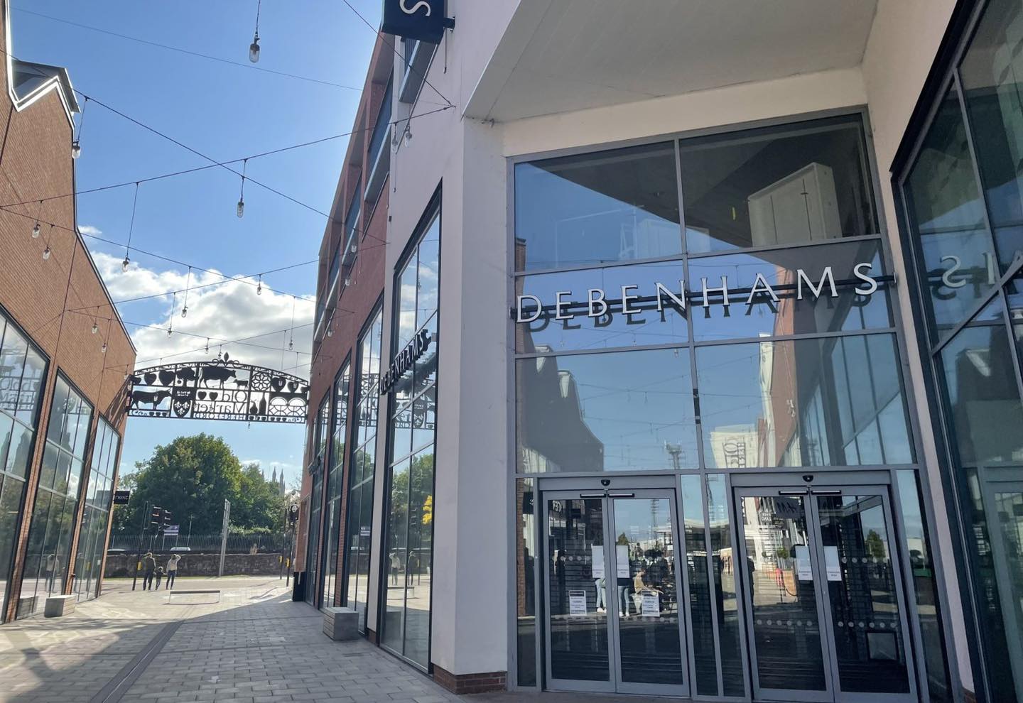 NEWS | Hereford’s empty Debenhams store at the Old Market could be set to be split into a mixture of retail space and office space by new tenant