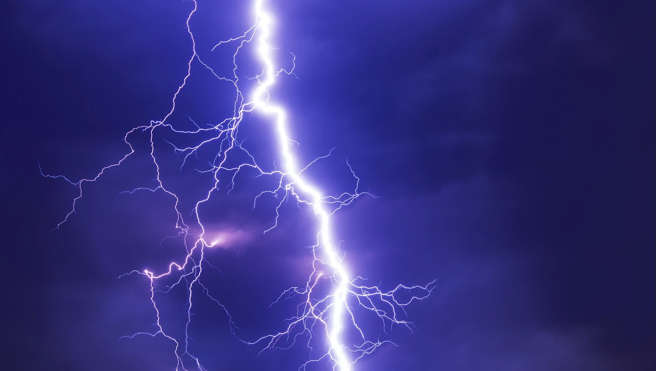 NEWS | Frequent lightning and torrential downpours possible across some parts overnight