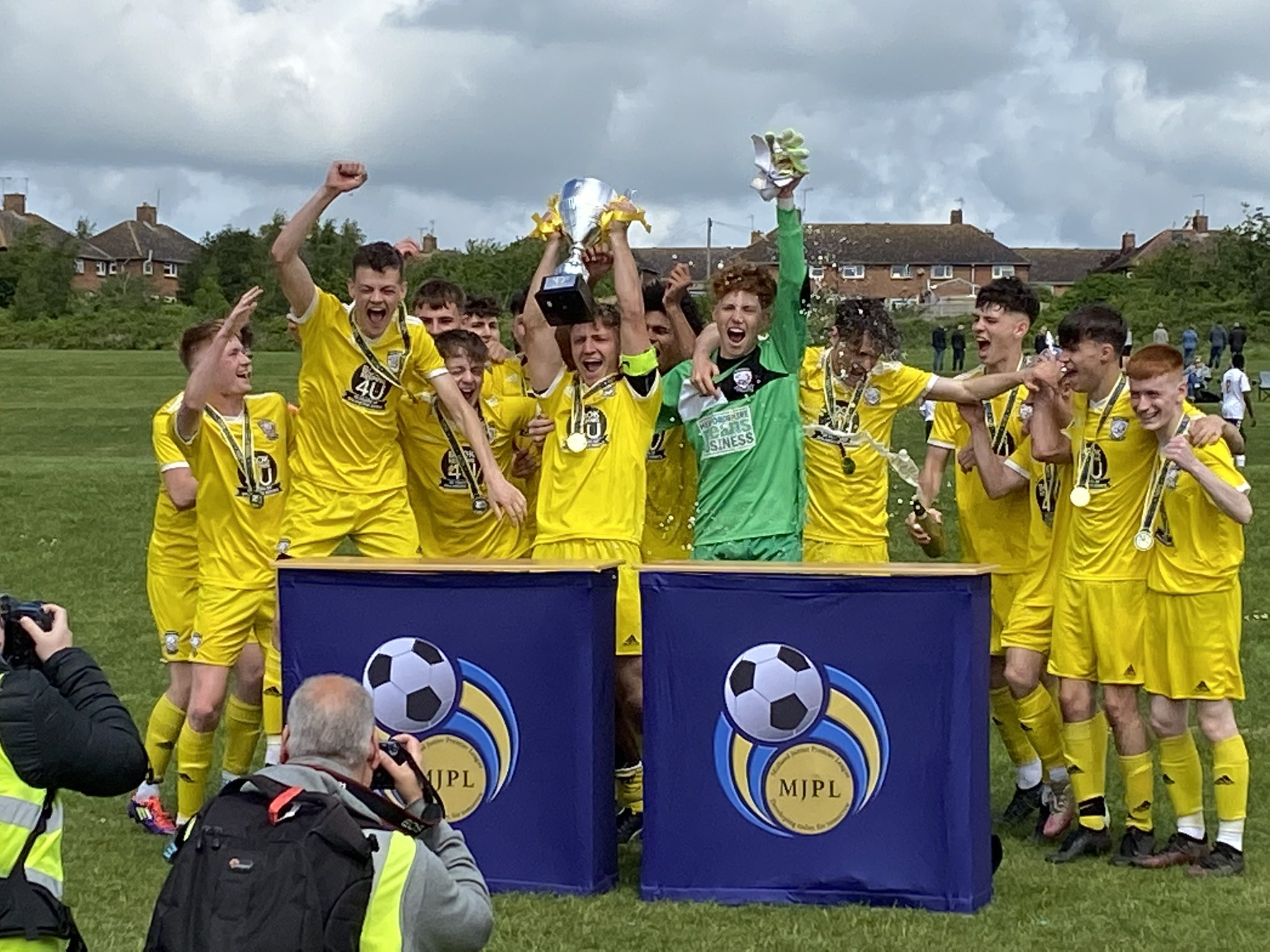 FOOTBALL | Hereford FC U18’s lift Midland Junior Premier Cup after 4-1 victory over Newcastle Town