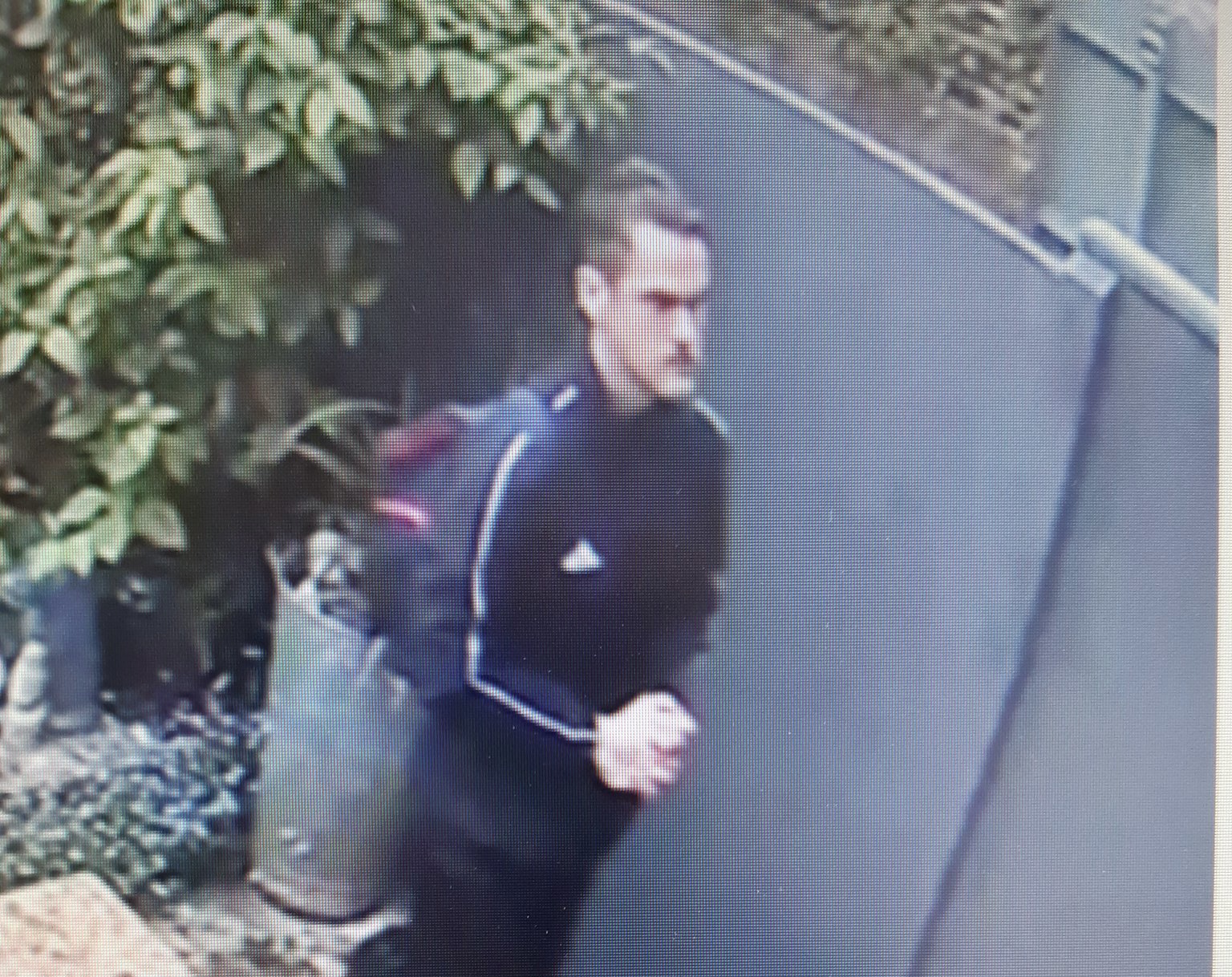 NEWS | Do you recognise this man? Police would like to speak to him