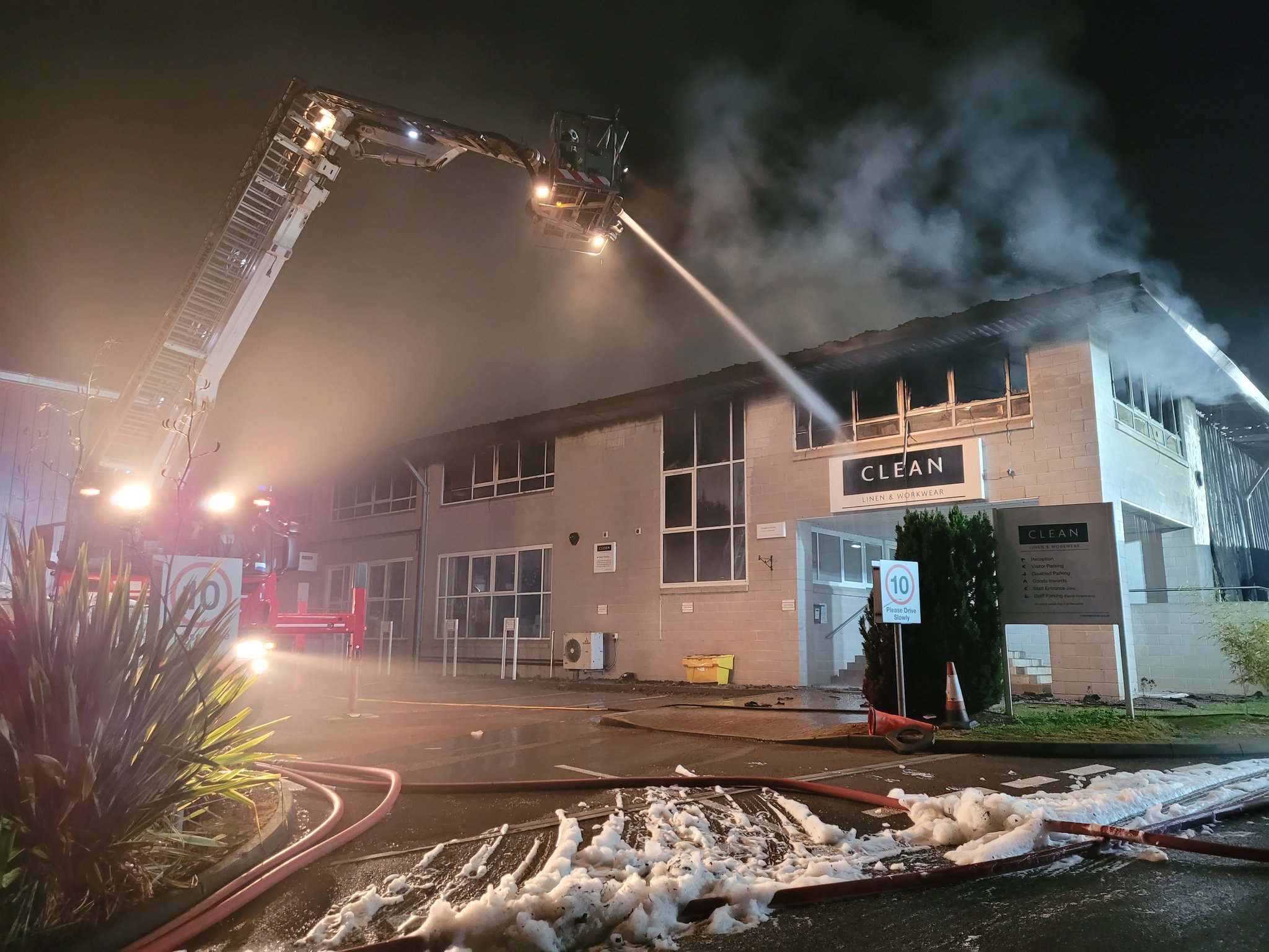NEWS | Fire crews called to a huge factory fire in Herefordshire overnight