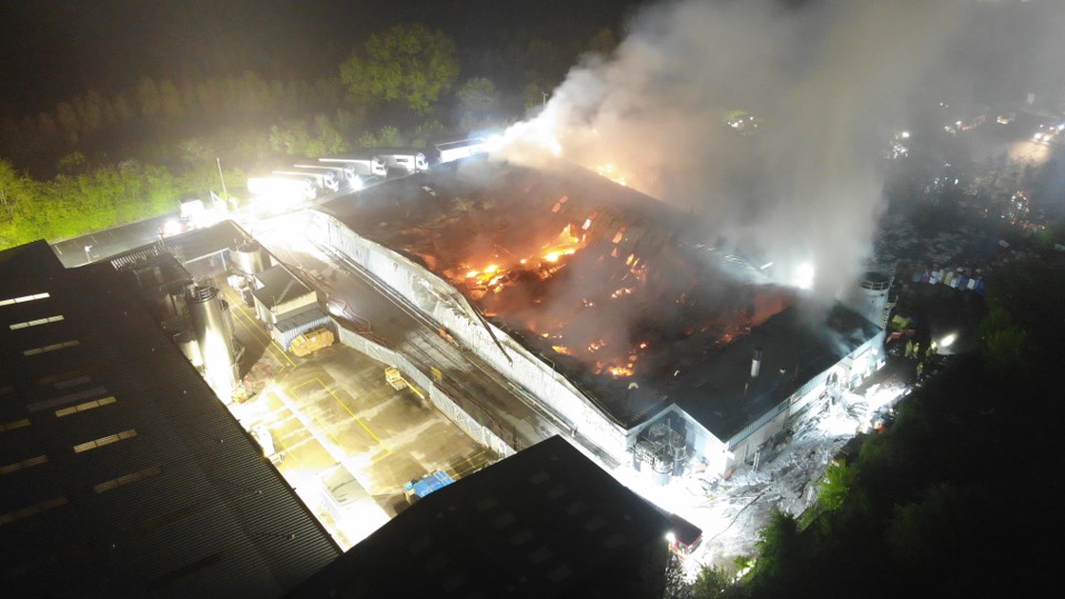 NEWS | An investigation is underway to determine the cause of a huge fire that destroyed a building in Ross-on-Wye