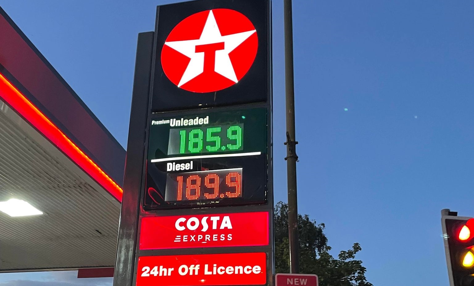 NEWS | Price of filling up average family car with petrol hits more than £100 for the first time EVER
