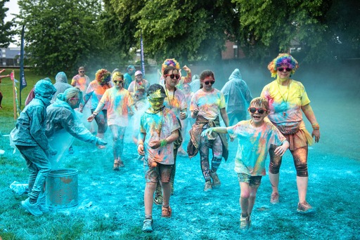 NEWS | Fundraisers ensure a dash of colour greets last ever St Michael’s Hospice Paint Runner