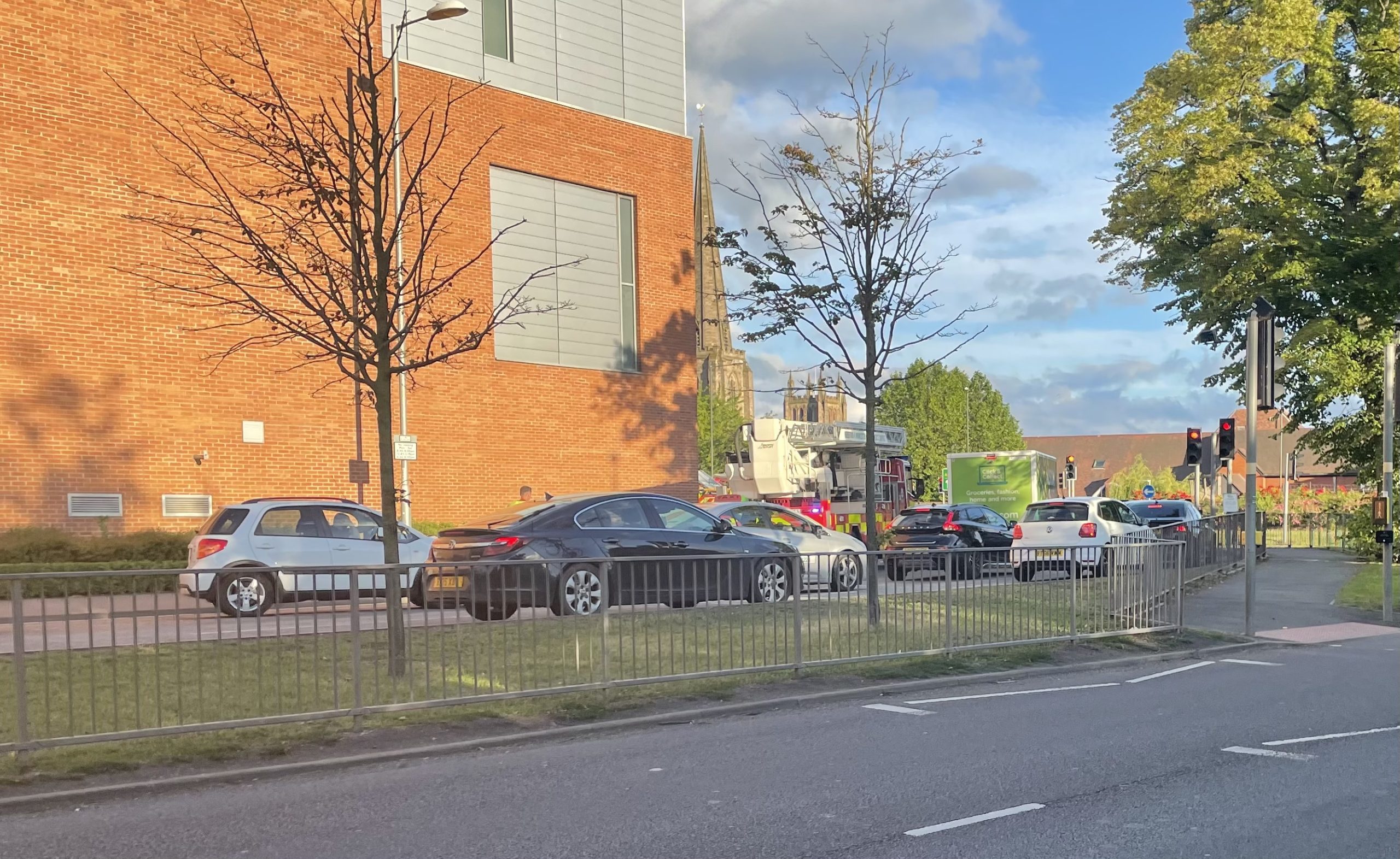 NEWS | ‘AVOID THE AREA’ – Police ask motorists to avoid Debenhams area of Hereford to allow them to deal with an incident