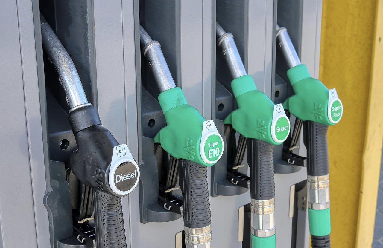 NEWS | Cost of filling up rose by around £9 in June as petrol jumped by monthly record of nearly 17p a litre
