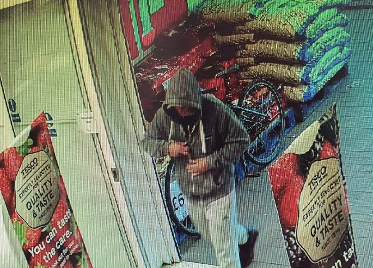 NEWS | Police ask for help in identifying man following a burglary in Hereford
