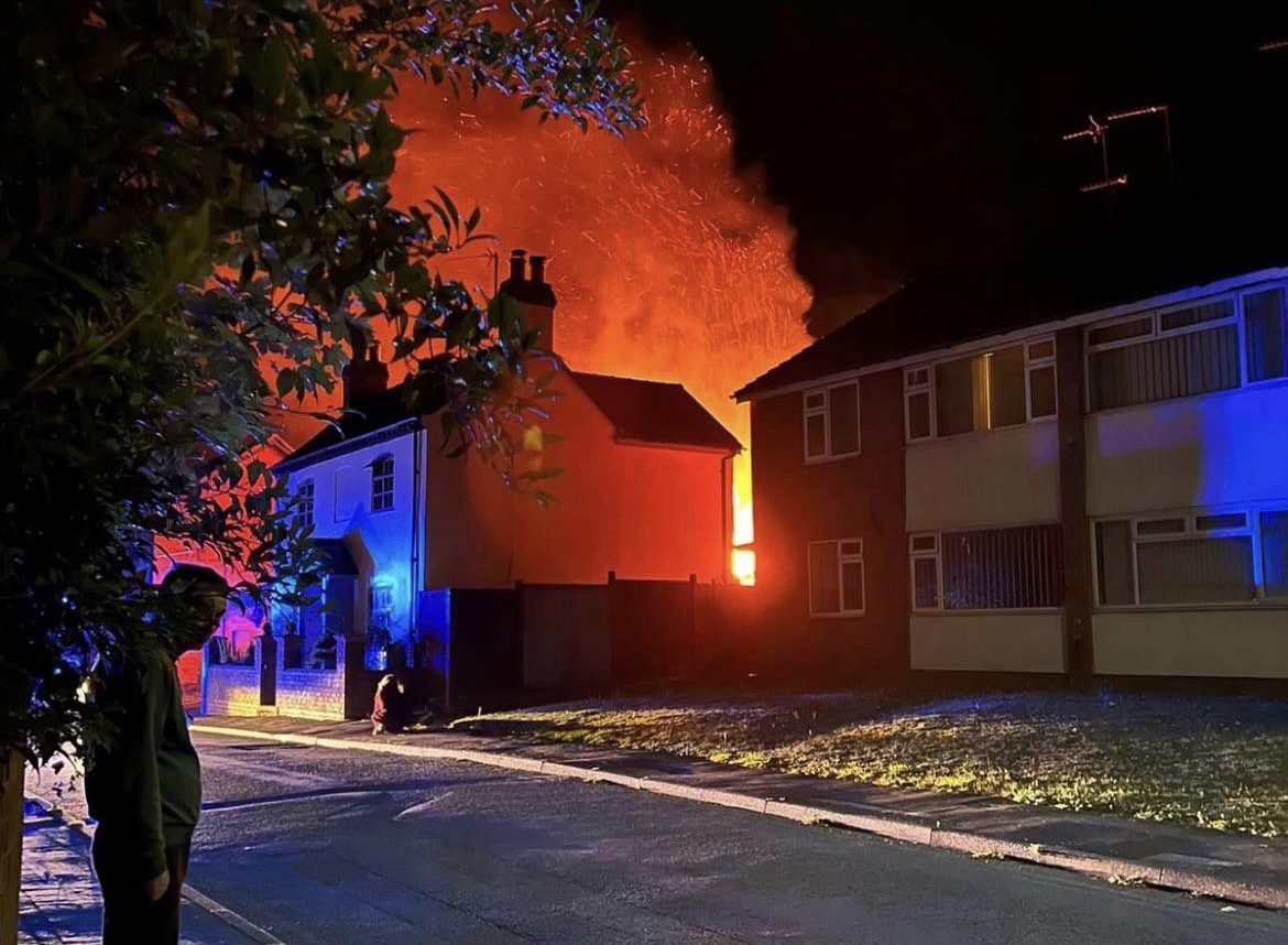 NEWS | Fire crews responding to a large fire at a property in Hereford this morning