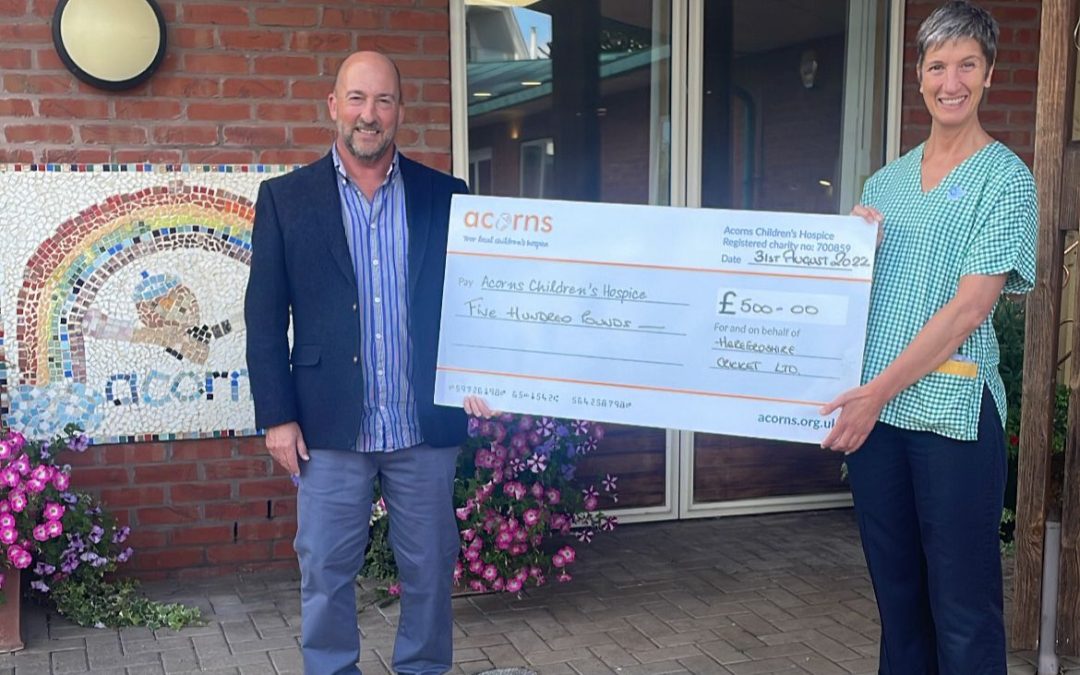 NEWS | Herefordshire cricket hands over £500 cheque to Acorns Children’s Hospice following annual showcase fixture