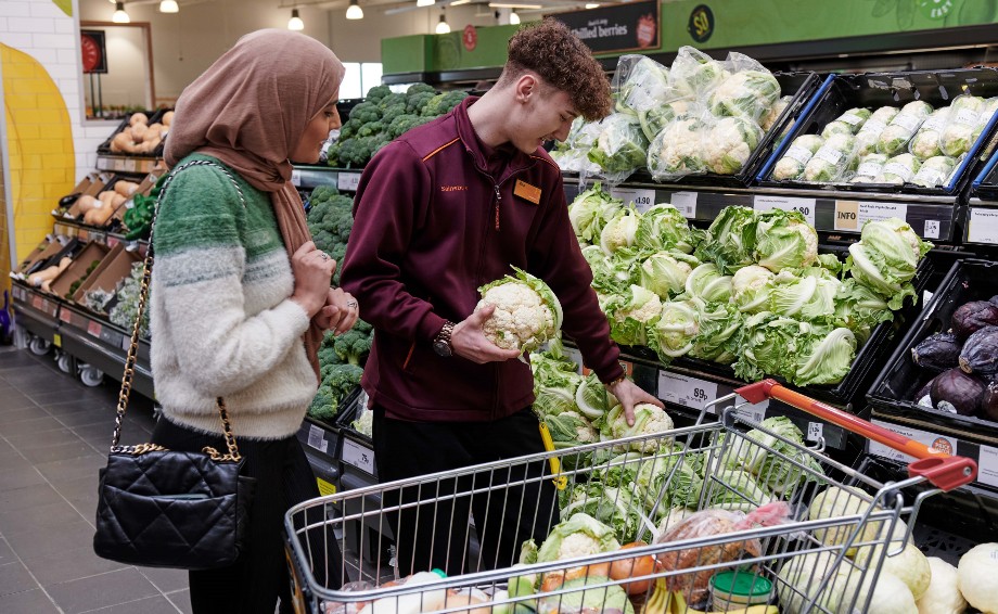 NEWS | 127,000 hourly paid colleagues at Sainsbury’s to get 25p per hour pay increase from October
