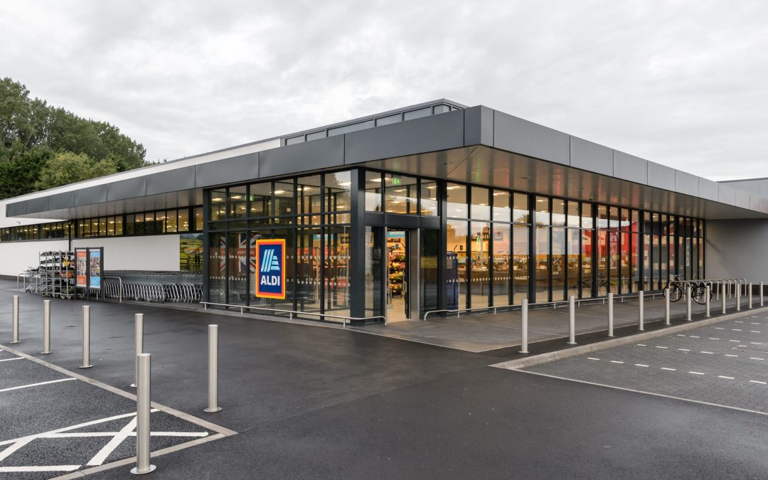 UK NEWS | Aldi has become the first UK supermarket to pay a minimum of £11 an hour to all store assistants
