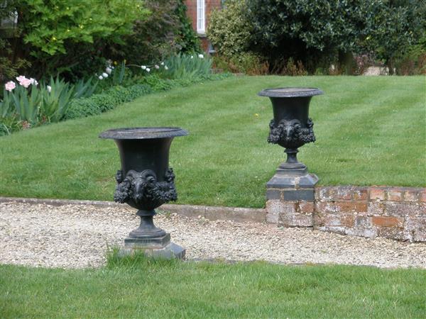 NEWS | Police investigate theft of two 19th century French cast iron urns in Herefordshire 