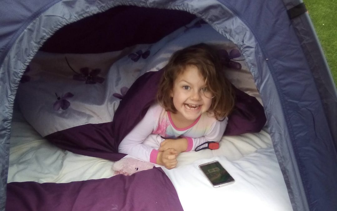 NEWS | 9-year-old girl sleeps outside until Christmas to help raise money for a homelessness charity