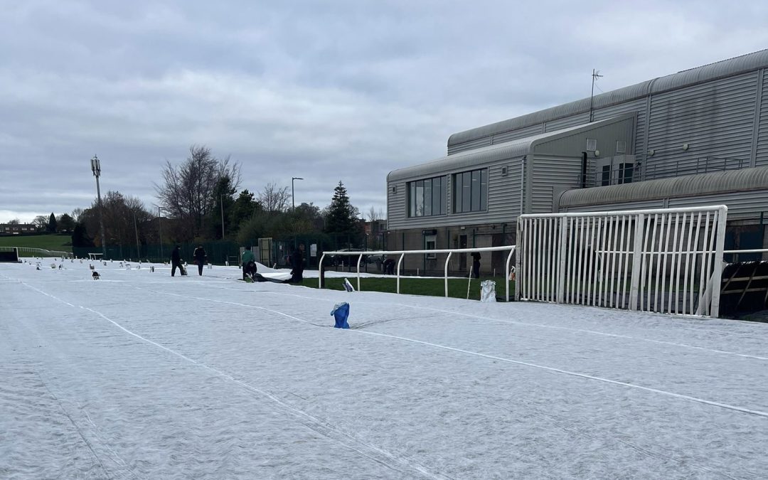 NEWS | Hereford Racecourse issue advice to dog owners as frost covers are put down ahead of Christmas Jumper Raceday