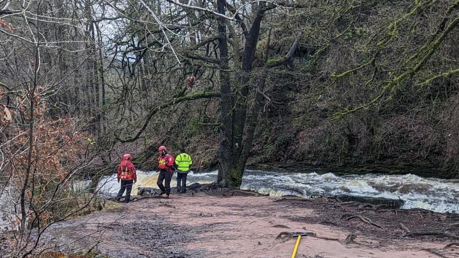 NEWS | Search and Rescue Teams battle awful weather conditions and high river levels to search for a missing woman 